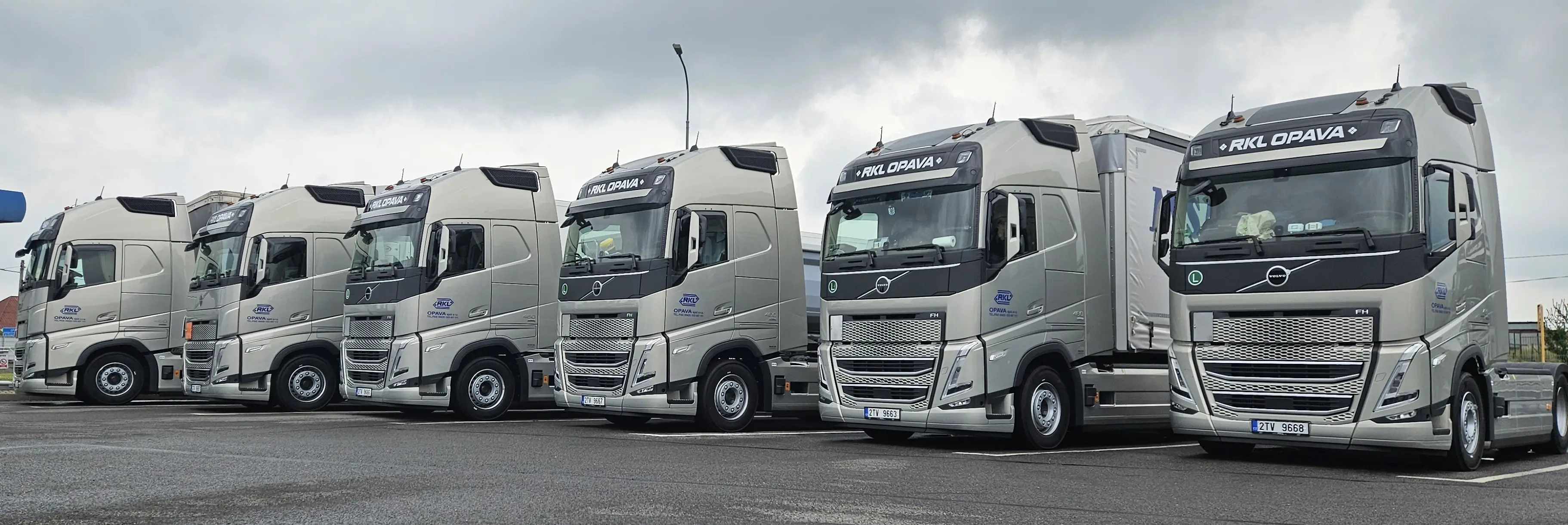 Do flotily RKL přibylo 7 nových tahačů Volvo